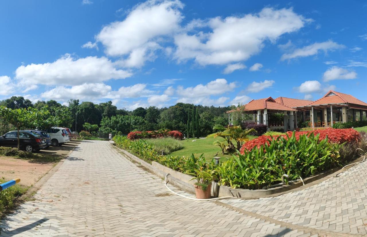 Отель Biranji Aqua Retreat Чикмагалур Экстерьер фото