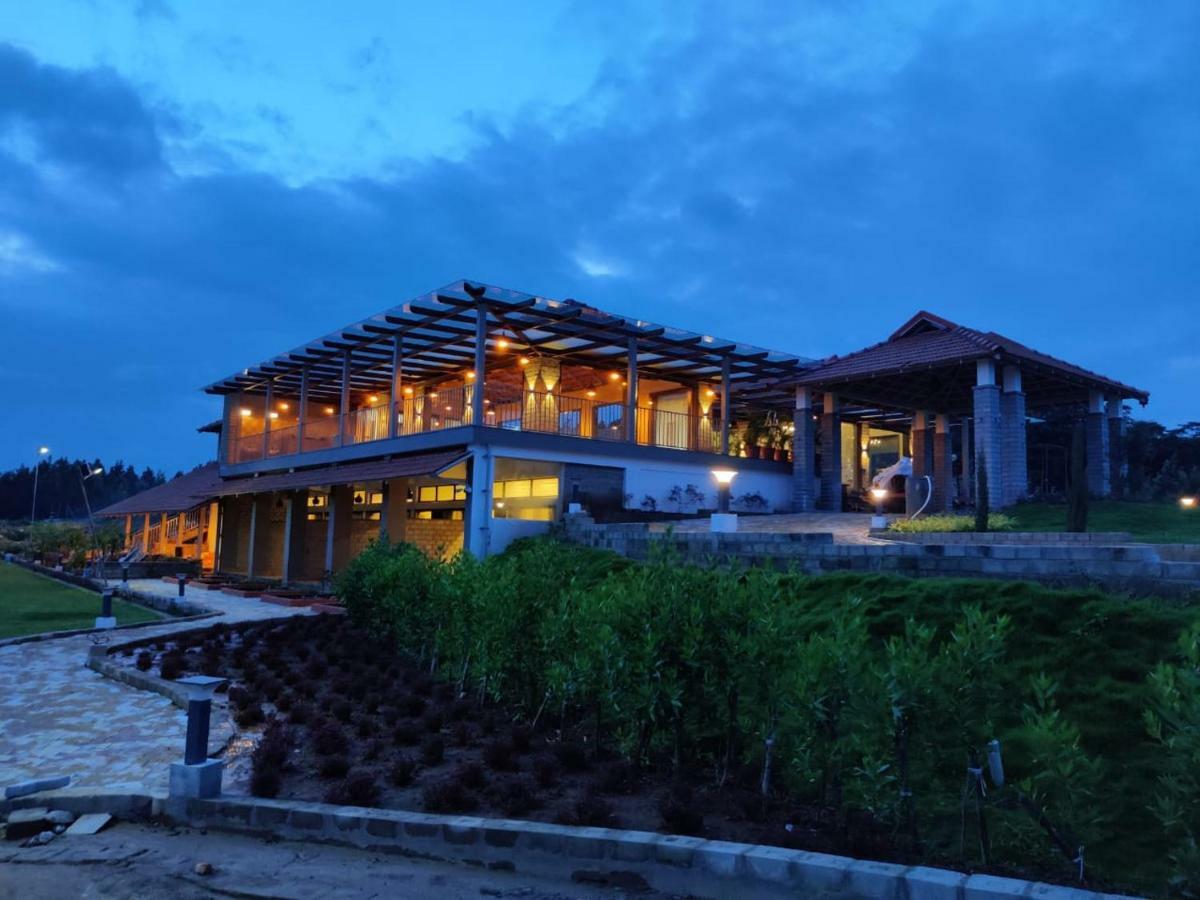 Отель Biranji Aqua Retreat Чикмагалур Экстерьер фото