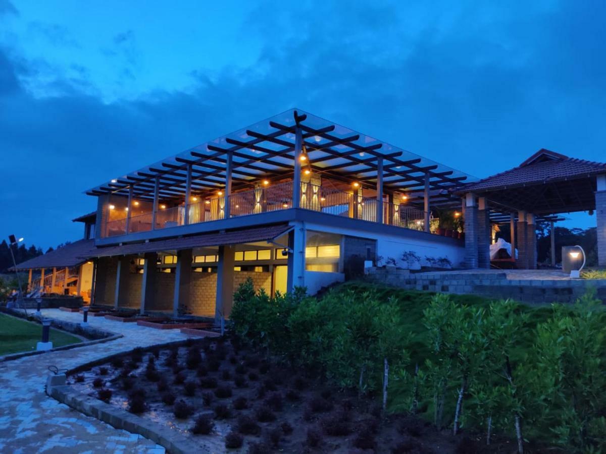 Отель Biranji Aqua Retreat Чикмагалур Экстерьер фото