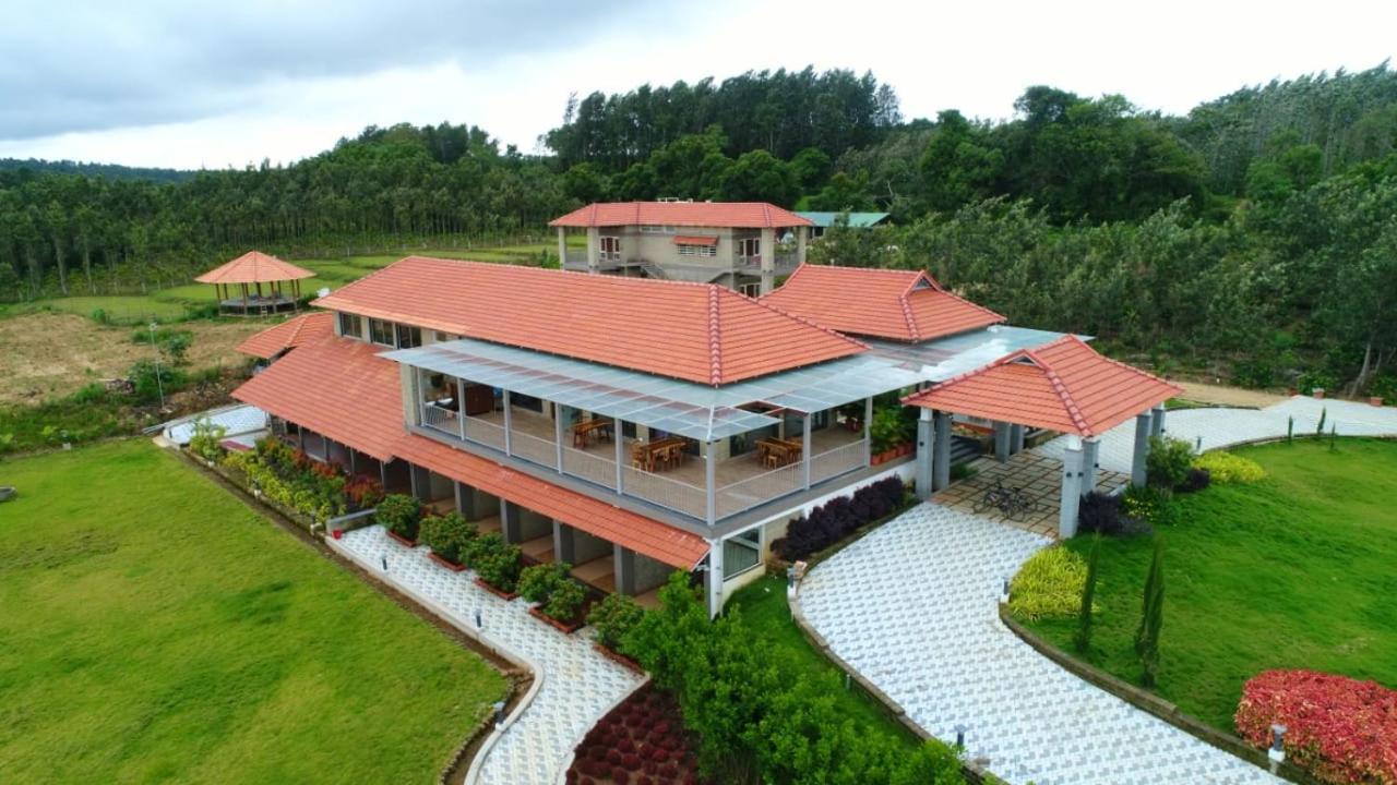 Отель Biranji Aqua Retreat Чикмагалур Экстерьер фото